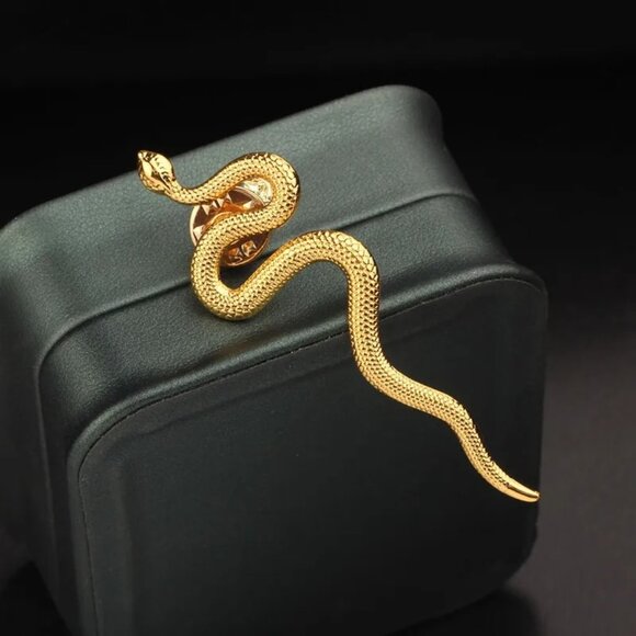 Snake Serpent Brooch Pin Gold Toned Jewelry Stylish Glam Y2K Textured Animal - Picture 3 of 3